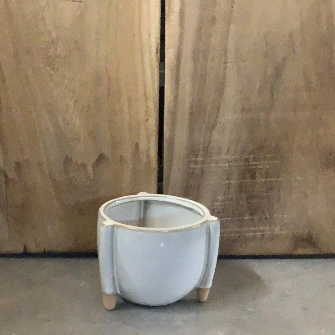 Petals And Blooms Decor Cream Round Pot W/ 3 Short Legs Vases & Pots 2 Petals And Blooms Decor Cream Round Pot W/ 3 Short Legs Vases & Pots