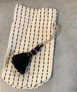 Petals And Blooms Decor Cream & Black Dash Wine Bag Kitchen Essentials