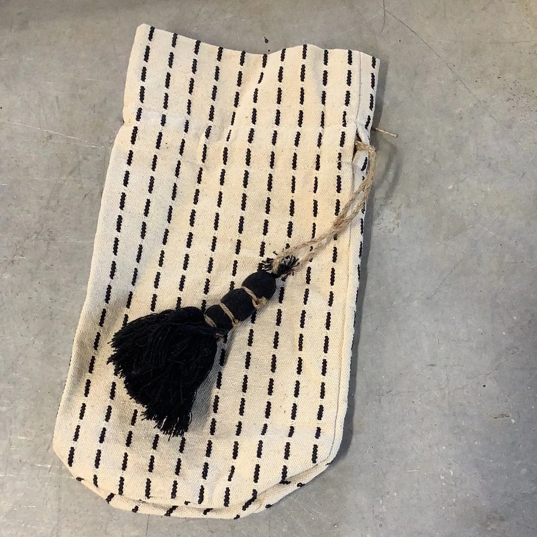 Petals And Blooms Decor Cream & Black Dash Wine Bag Kitchen Essentials 1 Petals And Blooms Decor Cream & Black Dash Wine Bag Kitchen Essentials